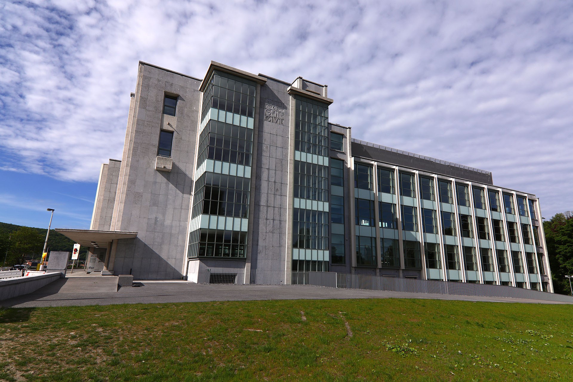 Val Benoît - Civil engineering building