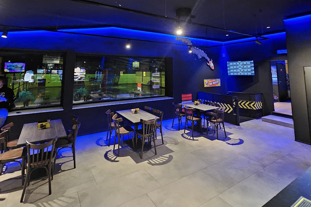 BattleKart Liège-Verlaine - Intérieur - Bar - Vue globale et sur la piste