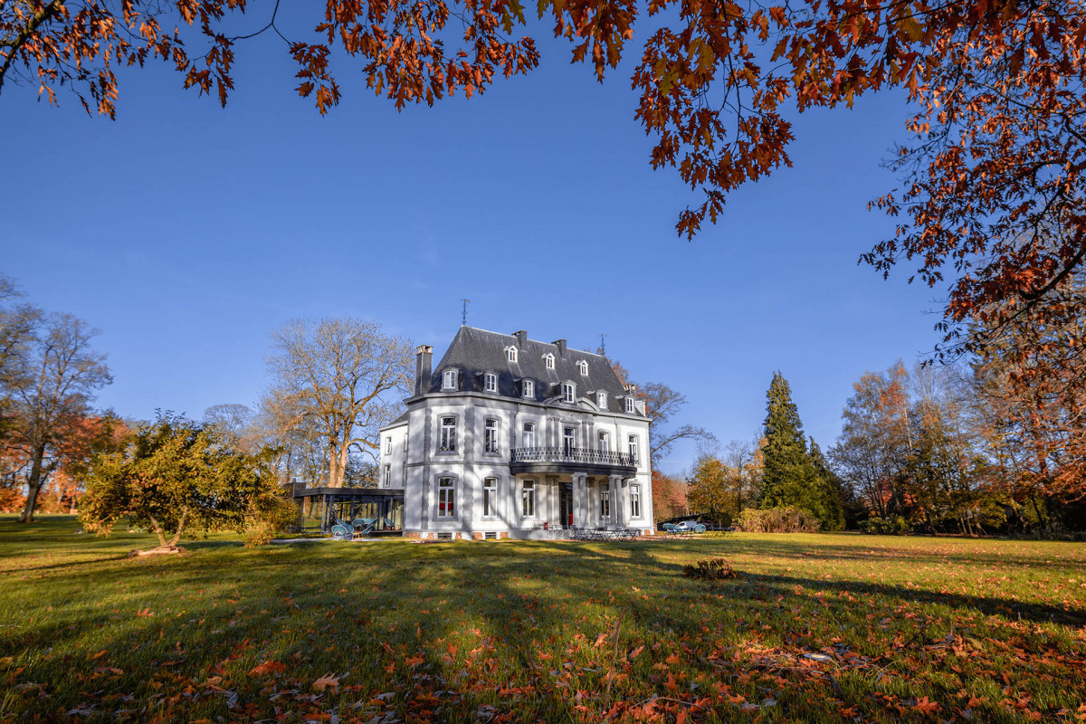 Château de la Louveterie - Limbourg - Vue extérieur - Parc