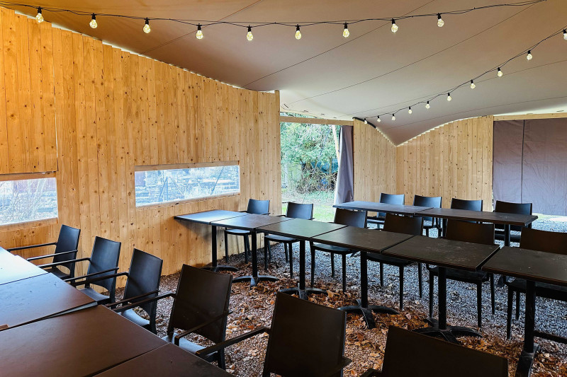 OrigiNell - Ouffet - Tente - Réunion d'entreprise - Tables et chaises